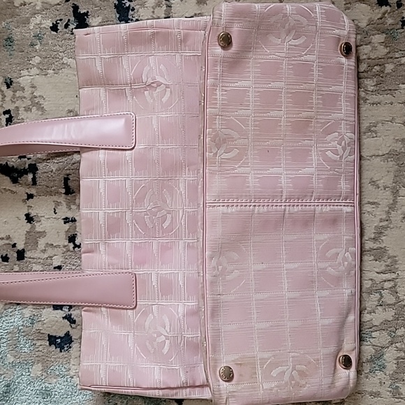 CHANEL Pink Nylon CC Logo Travel Line Tote Bag - Picture 4 of 9